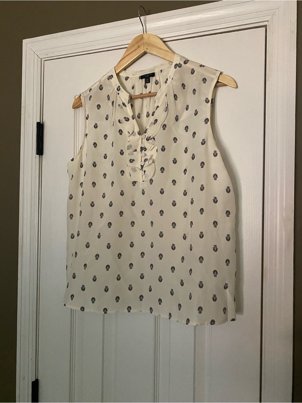 Talbots Petites Sleeveless Cream Printed Ruffle-Front Top - size: 12P